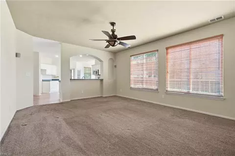 Living - 807 Gresham Way, Chesapeake, VA 23323 photo 2 of 5