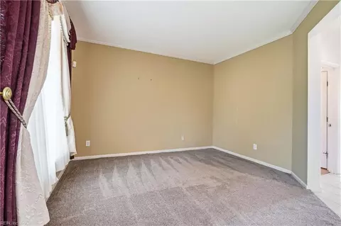 Living - 807 Gresham Way, Chesapeake, VA 23323 photo 4 of 5