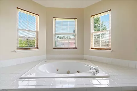Bath - 807 Gresham Way, Chesapeake, VA 23323 photo 2 of 3