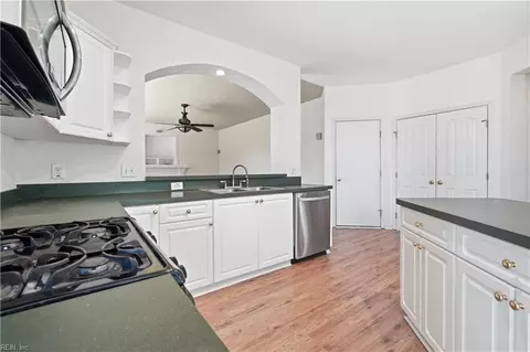 Kitchen - 807 Gresham Way, Chesapeake, VA 23323 photo 5 of 5