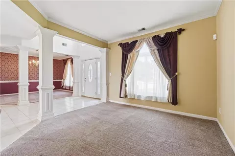 Living - 807 Gresham Way, Chesapeake, VA 23323 photo 3 of 5