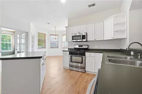 Kitchen - 807 Gresham Way, Chesapeake, VA 23323 photo 3 of 5