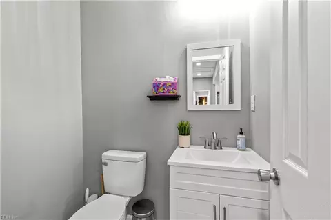 Bath - 328 Washington St, Hampton, VA 23669 photo 2 of 4