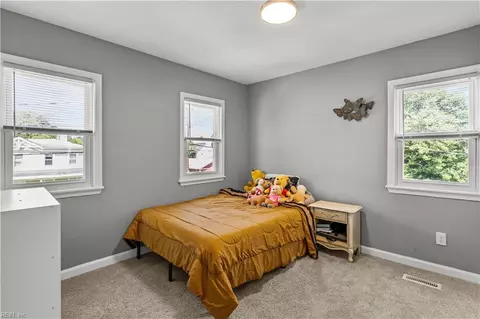 Bedroom - 328 Washington St, Hampton, VA 23669 photo 4 of 4