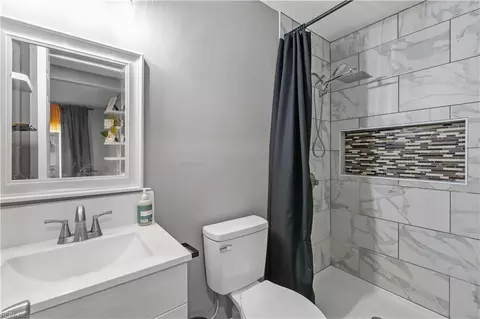 Bath - 328 Washington St, Hampton, VA 23669 photo 1 of 4