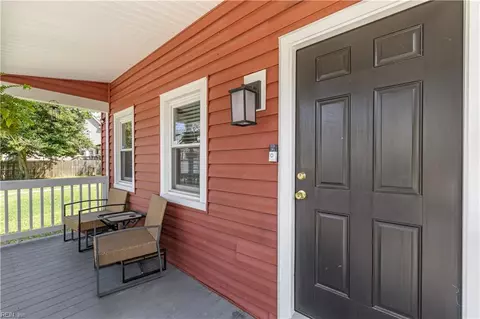 Exterior - 328 Washington St, Hampton, VA 23669 photo 3 of 3