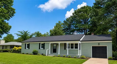 704 Lord Nelson Dr, Virginia Beach, VA 23464