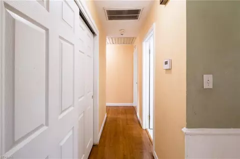 Entry Way - 4 Bramston Dr, Hampton, VA 23666 photo 2 of 4