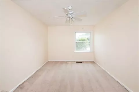Bedroom - 4 Bramston Dr, Hampton, VA 23666 photo 8 of 11