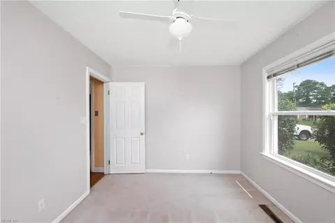 Bedroom - 4 Bramston Dr, Hampton, VA 23666 photo 6 of 11