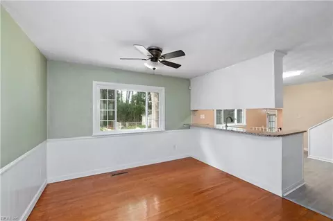 Living - 4 Bramston Dr, Hampton, VA 23666 photo 4 of 5