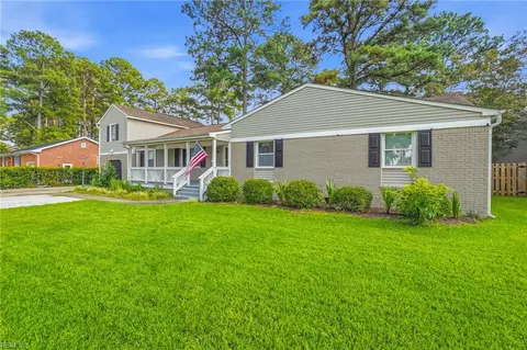 1145 Sunlight Dr, Chesapeake, VA 23322