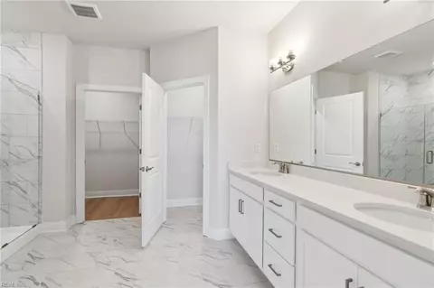 Entry Way - 2205 Edwin Dr, Chesapeake, VA 23322 photo 2 of 4