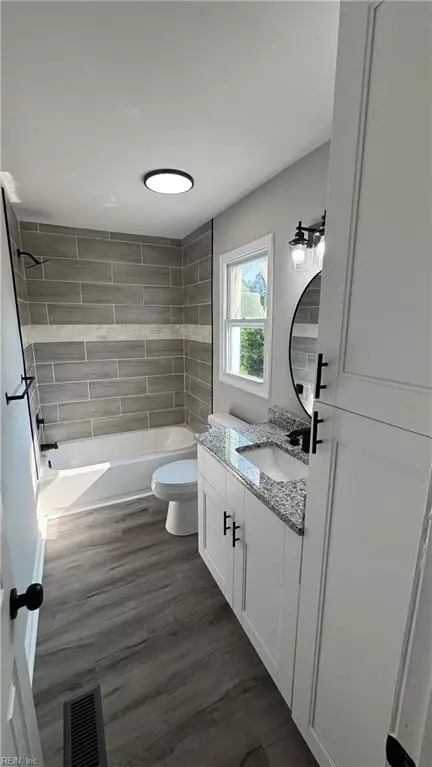 Bath - 64 Moss Ave, Hampton, VA 23669 photo 2 of 5