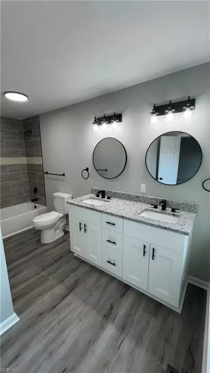 Bath - 64 Moss Ave, Hampton, VA 23669 photo 4 of 5