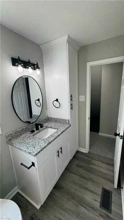 Bath - 64 Moss Ave, Hampton, VA 23669 photo 3 of 5