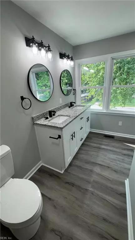Bath - 64 Moss Ave, Hampton, VA 23669 photo 5 of 5