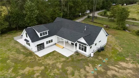 Exterior - 283 Lawnes Neck Dr, Smithfield, VA 23430 photo 6 of 9