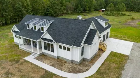 Exterior - 283 Lawnes Neck Dr, Smithfield, VA 23430 photo 3 of 9