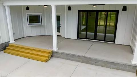 Exterior - 283 Lawnes Neck Dr, Smithfield, VA 23430 photo 7 of 9