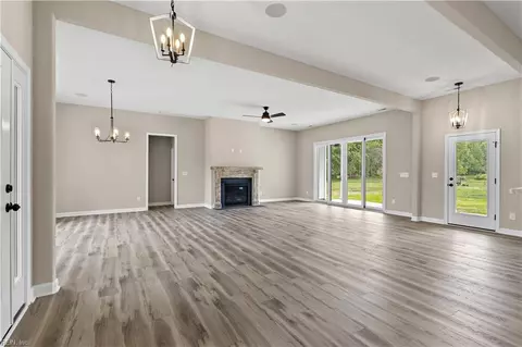Living - 283 Lawnes Neck Dr, Smithfield, VA 23430 photo 2 of 3