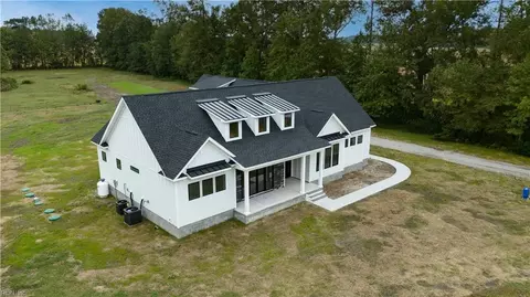 Exterior - 283 Lawnes Neck Dr, Smithfield, VA 23430 photo 2 of 9