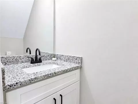 Bath - 20 Cantamar Ct, Hampton, VA 23664 photo 1 of 3