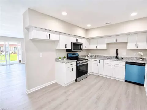 Kitchen - 20 Cantamar Ct, Hampton, VA 23664 photo 1 of 5