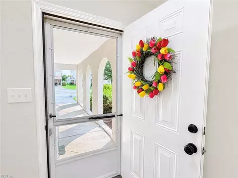 Entry Way - 20 Cantamar Ct, Hampton, VA 23664 photo 1 of 1