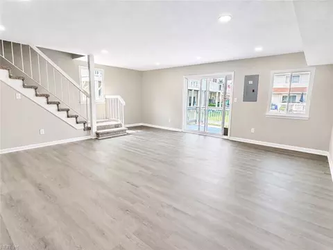 Living - 20 Cantamar Ct, Hampton, VA 23664 photo 5 of 7