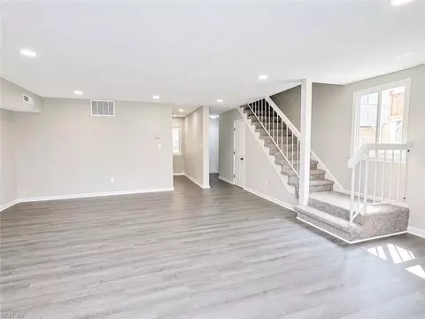 Living - 20 Cantamar Ct, Hampton, VA 23664 photo 3 of 7