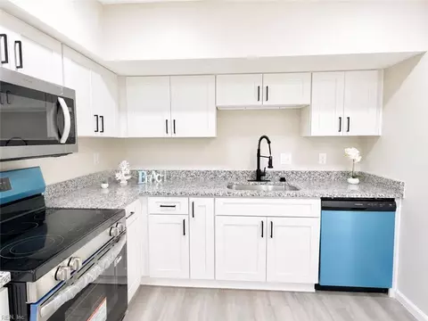 Kitchen - 20 Cantamar Ct, Hampton, VA 23664 photo 3 of 5