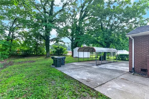 Exterior - 647 Bell St, Hampton, VA 23661 photo 3 of 7