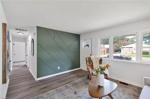 Entry Way - 647 Bell St, Hampton, VA 23661 photo 1 of 3