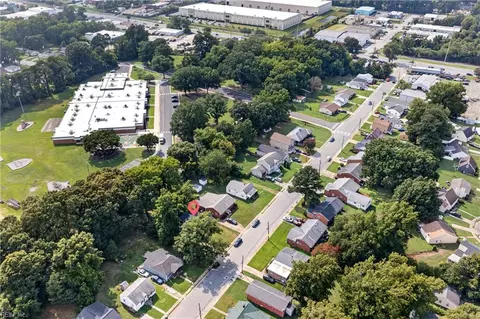 View/Area - 647 Bell St, Hampton, VA 23661 photo 5 of 6