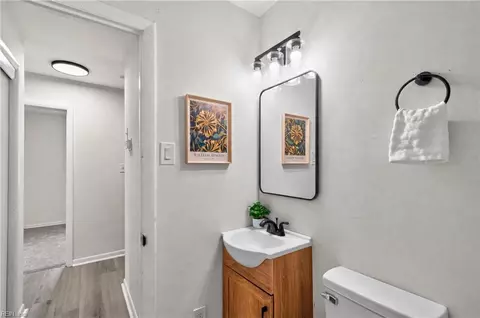 Bath - 647 Bell St, Hampton, VA 23661 photo 4 of 4
