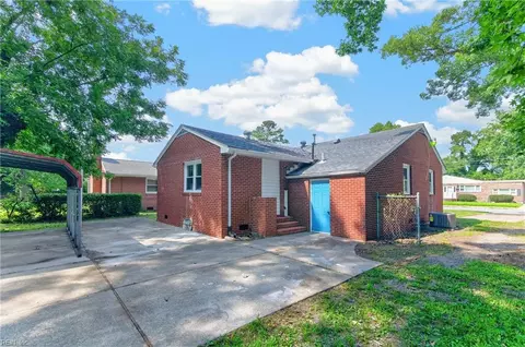 Exterior - 647 Bell St, Hampton, VA 23661 photo 4 of 7