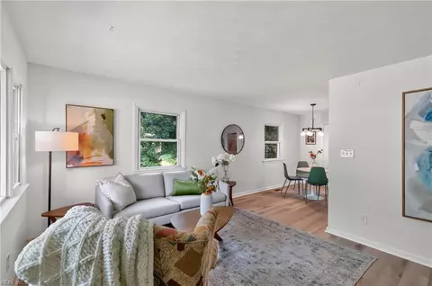 Living - 647 Bell St, Hampton, VA 23661 photo 1 of 2