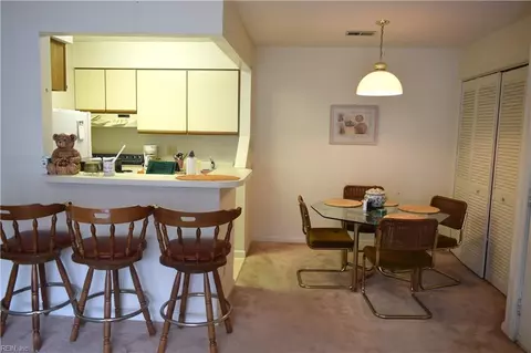 Dining - 13 Davenport Ct #2, Hampton, VA 23666 photo 1 of 2