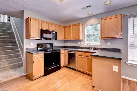 Kitchen - 3909 Pine Bluff Ct, Williamsburg, VA 23188 photo 3 of 7
