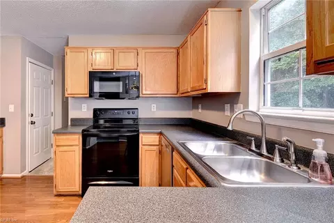 Kitchen - 3909 Pine Bluff Ct, Williamsburg, VA 23188 photo 4 of 7