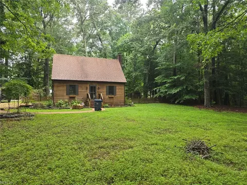 7624 Lomaki Ln, Gloucester, VA 23061
