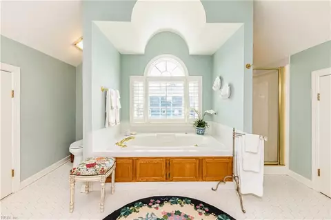 Bath - 821 N First St, Hampton, VA 23664 photo 4 of 5