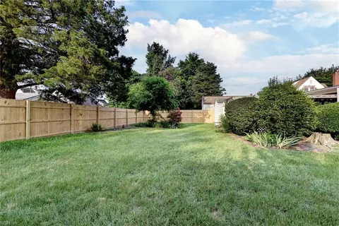 40 Langley Ave, Newport News, VA 23601
