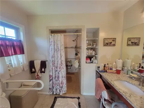 Bath - 970 Teal Ct, Norfolk, VA 23513 photo 2 of 4