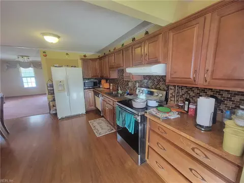 Kitchen - 970 Teal Ct, Norfolk, VA 23513 photo 2 of 2