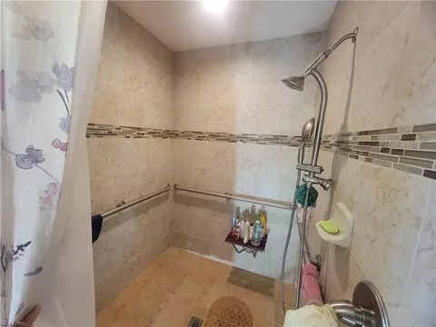 Bath - 970 Teal Ct, Norfolk, VA 23513 photo 3 of 4