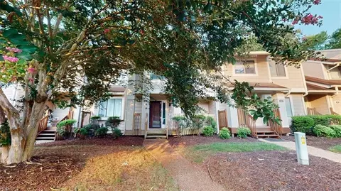 211 Bridgewater Dr, Newport News, VA 23603