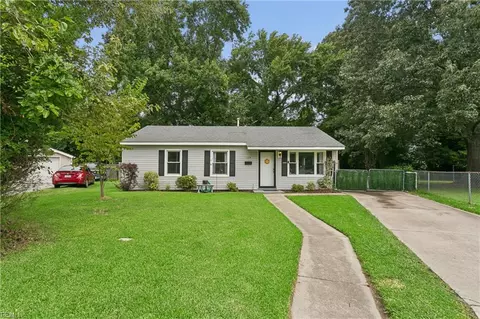 Exterior - 129 Peachtree Ln, Hampton, VA 23669 photo 2 of 10