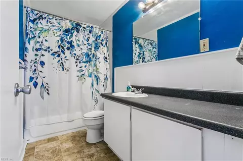 Bath - 129 Peachtree Ln, Hampton, VA 23669 photo 1 of 1